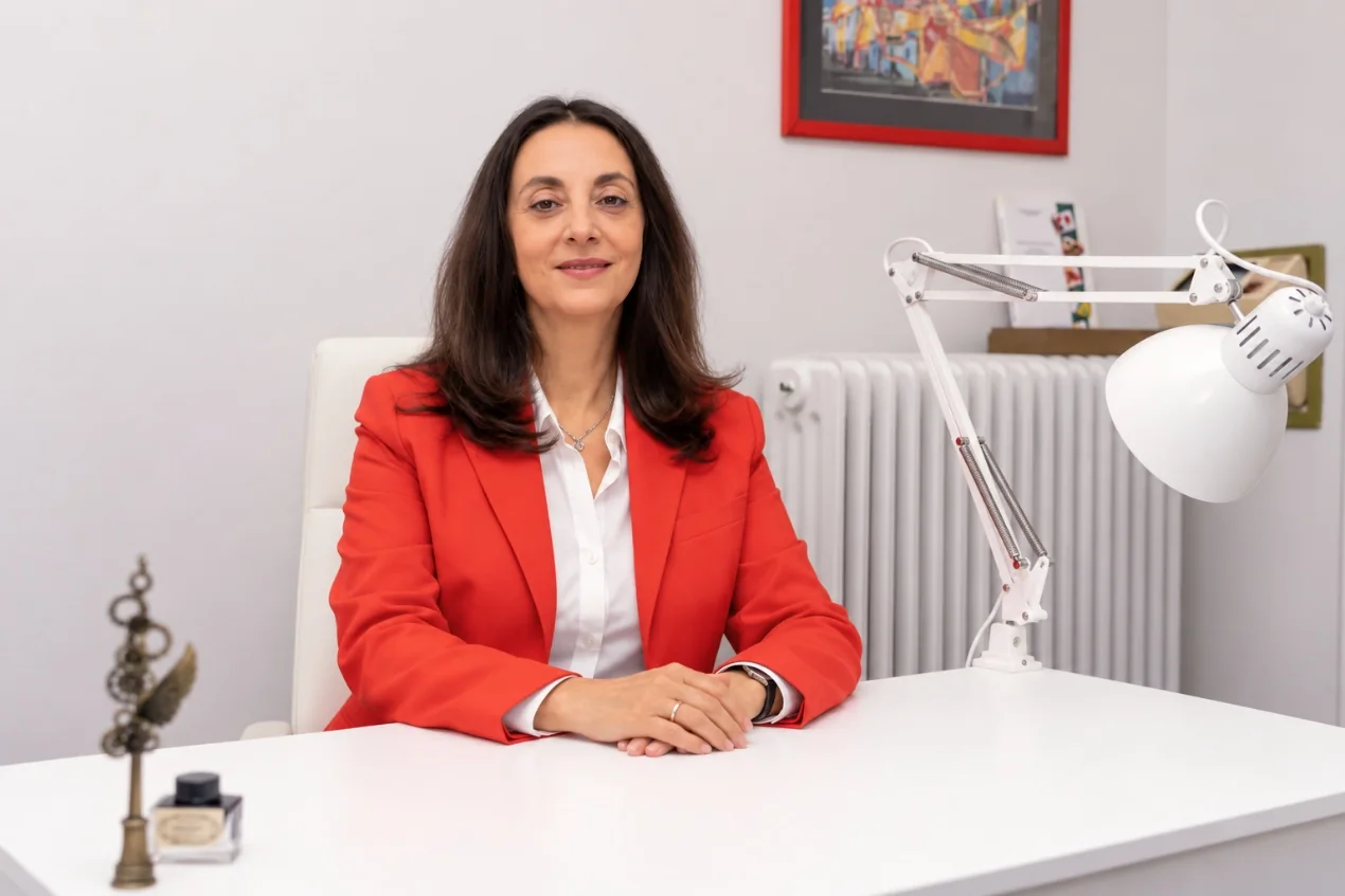 Η Ανθή Θωμά στο γραφείο της στη Νέα Σμύρνη